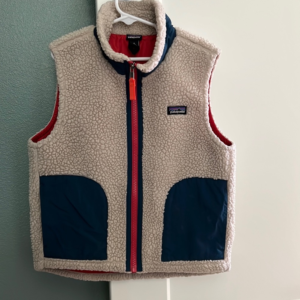 💙🧡Boy Patagonia Vest: size 7-8